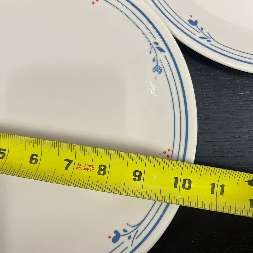 Corelle Cream and Blue Vintage Country Violets Corelle Dinner plates Set of 7